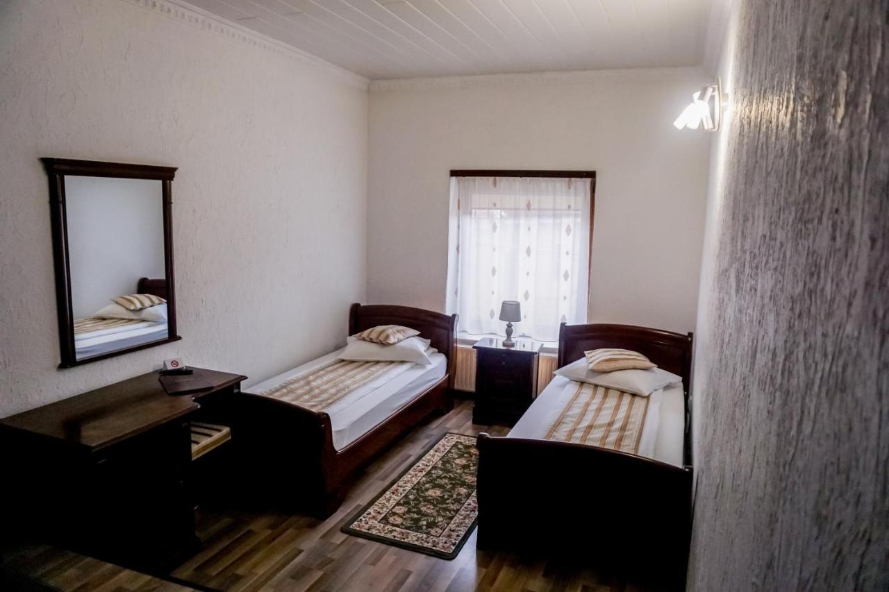 סיגישוארה Hotel Claudiu מראה חיצוני תמונה