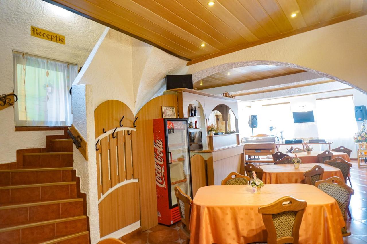 סיגישוארה Hotel Claudiu מראה חיצוני תמונה