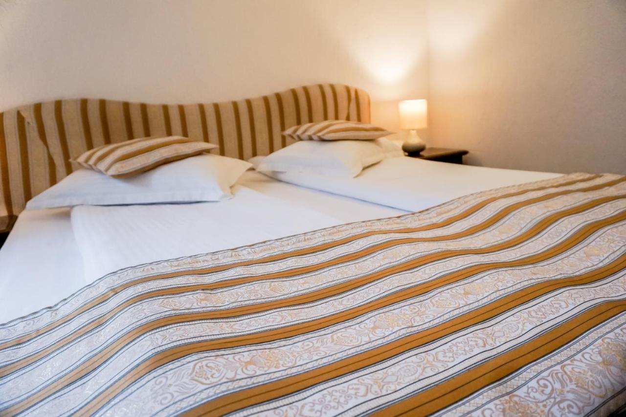 סיגישוארה Hotel Claudiu מראה חיצוני תמונה