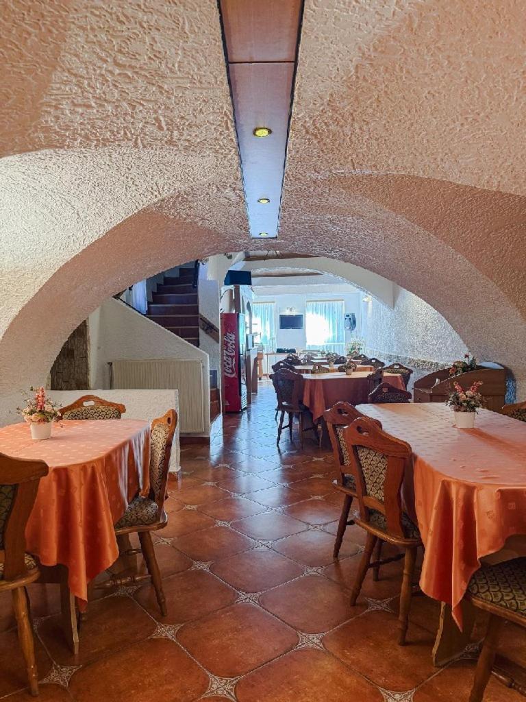 סיגישוארה Hotel Claudiu מראה חיצוני תמונה