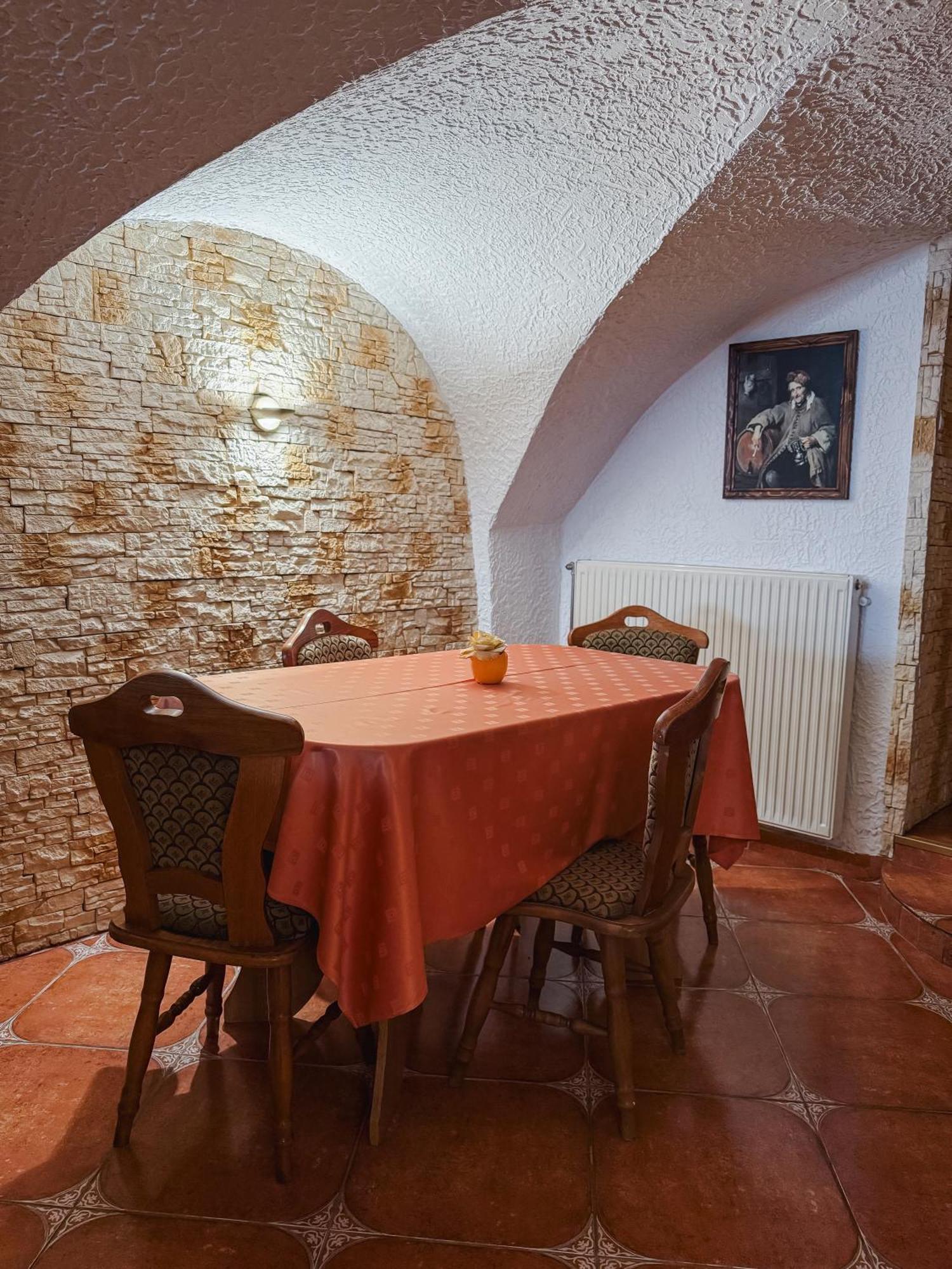סיגישוארה Hotel Claudiu מראה חיצוני תמונה